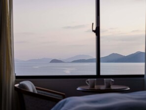 Down comforters, in-room safe, desk, free WiFi - Mercure Saga Karatsu Resort (Karatsu)