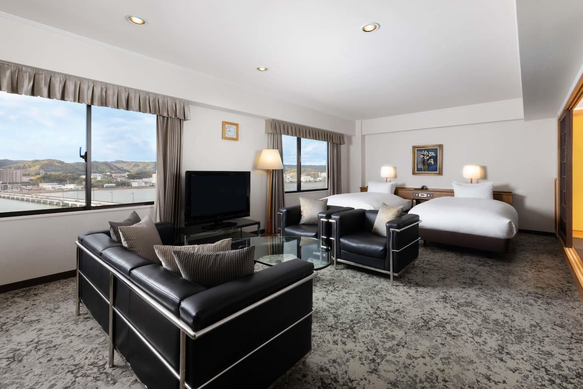 Classic Suite, 2 Single Beds | Down duvets, in-room safe, desk, free WiFi