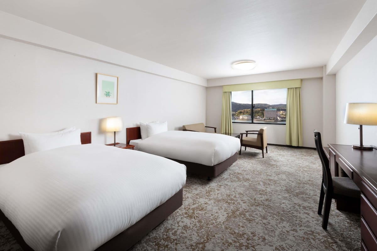 Down duvets, in-room safe, desk, free WiFi
