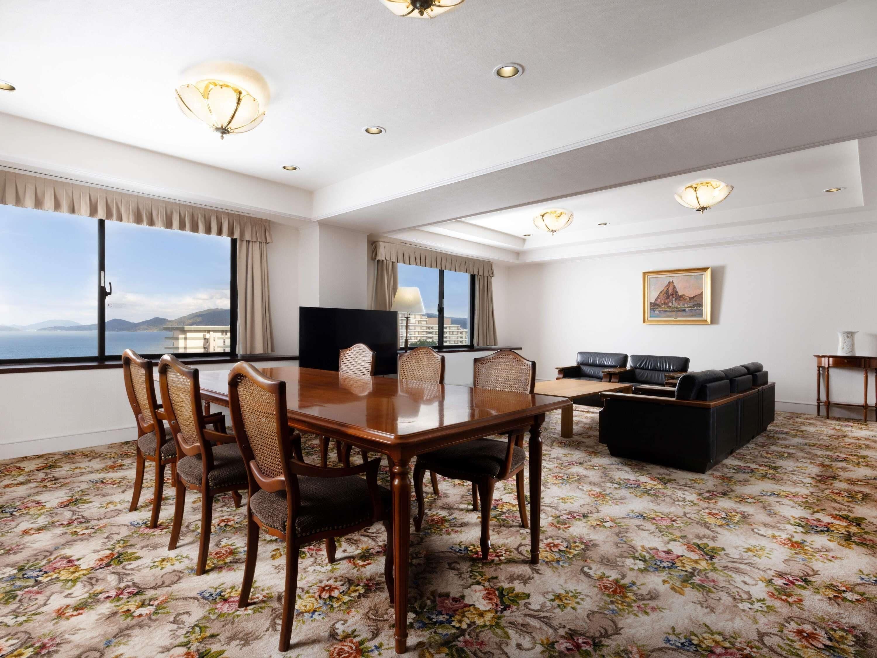 Deluxe Suite, Multiple Beds, Sea View | Down comforters, in-room safe, desk, WiFi (free)