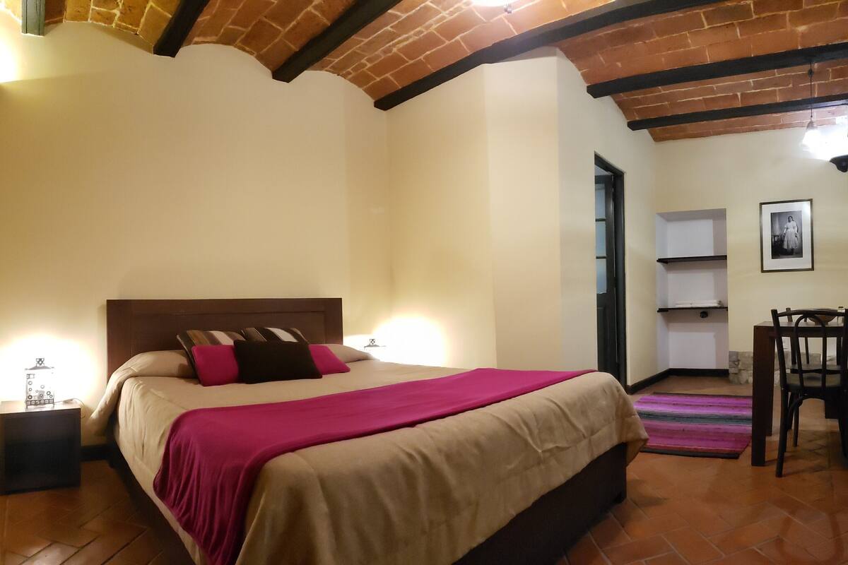 Chambre Double Romantique | 1 chambre, literie de qualité supérieure, bureau