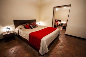 Family Room | 1 bedroom, premium bedding, individually decorated - Hostal Naira (La Paz)