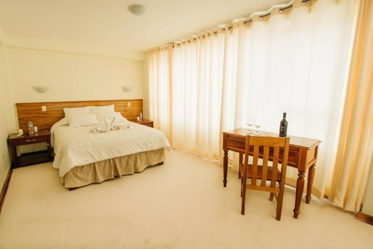 1 bedroom, Egyptian cotton sheets, down duvets, Select Comfort beds