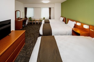 三人房, 无烟房 | 羽绒被、办公桌、遮光窗帘、免费 WiFi