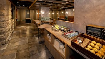 Daily buffet breakfast (JPY 1650 per person)