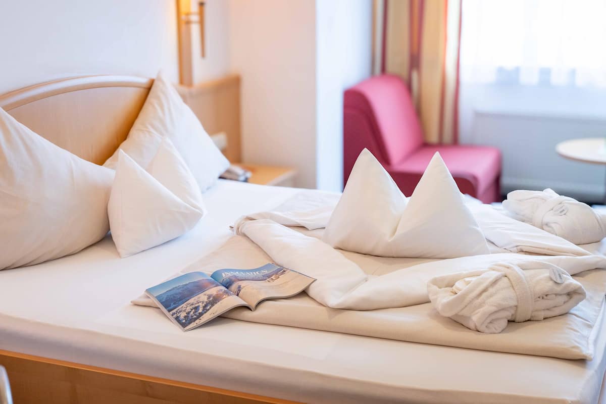 superior double room | 1 bedroom, in-room safe, free wifi, bed sheets