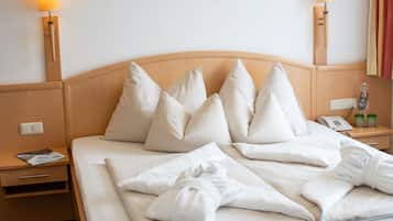 Zimmersafe, kostenloses WLAN, Bettwäsche