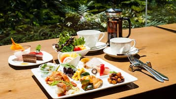 Daily buffet breakfast for a fee