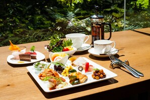 Daily buffet breakfast for a fee - Hotel Plaza Osaka (Osaka)