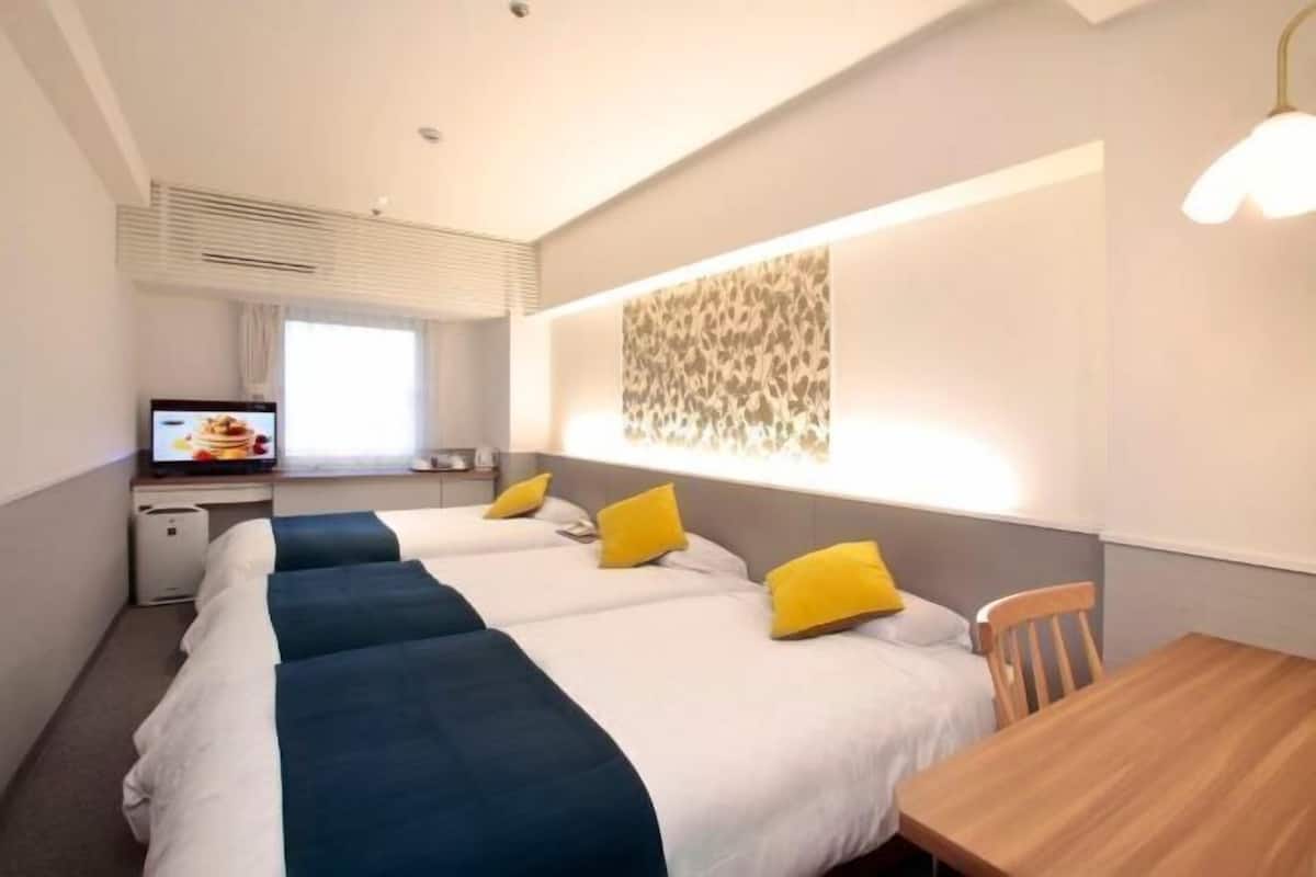 Premium bedding, laptop workspace, blackout curtains, soundproofing