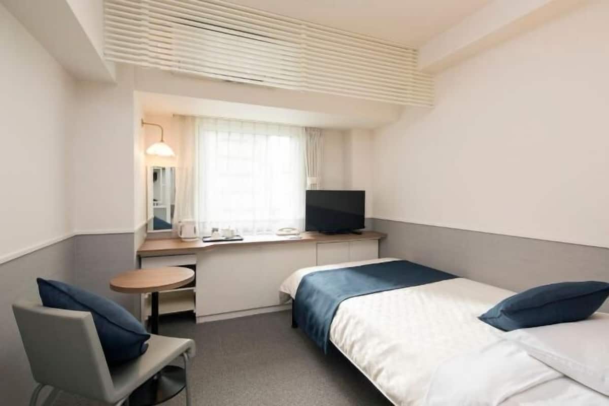 Premium bedding, laptop workspace, blackout curtains, soundproofing
