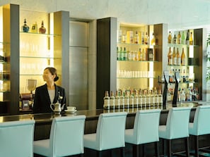 Bar (on property) - Hotel Plaza Osaka (Osaka)