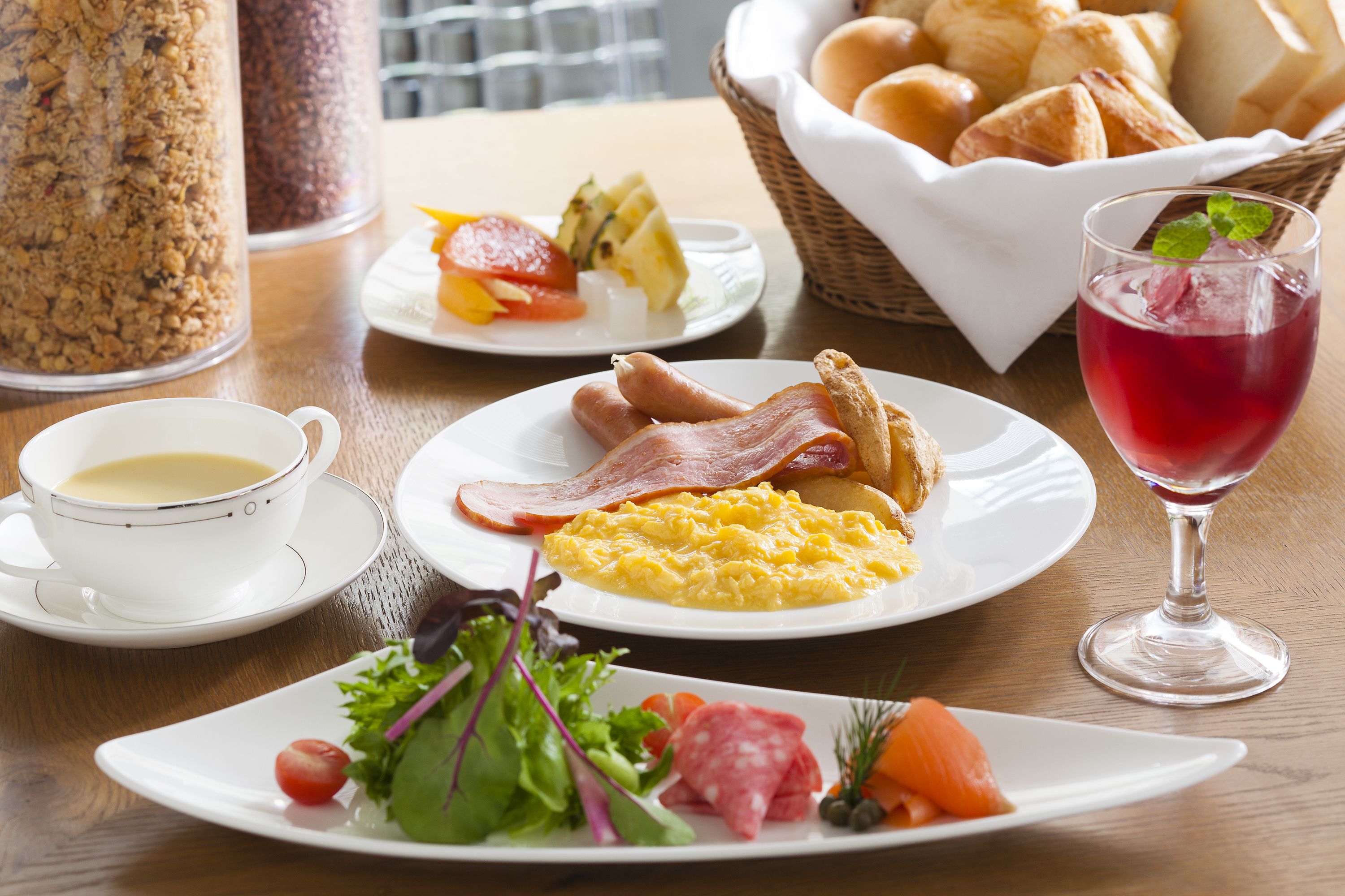 Daily buffet breakfast (JPY 1650 per person)