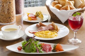 Daily buffet breakfast for a fee - Hotel Plaza Osaka (Osaka)