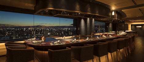 5 restaurants, breakfast served