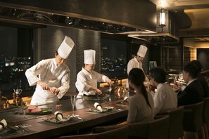 5 من المطاعم، تقديم الإفطار