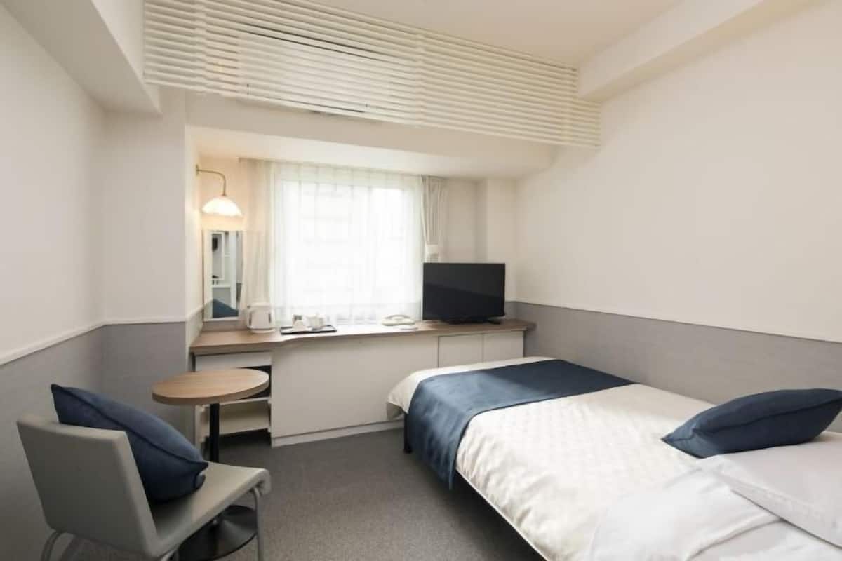 Premium bedding, laptop workspace, blackout curtains, soundproofing