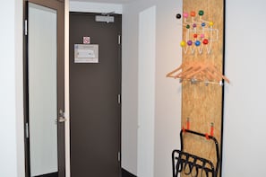 Individually furnished, desk, soundproofing, free WiFi