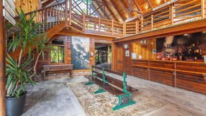 Unclassified image, 4 of 69, button - Knysna Log-inn (Knysna)