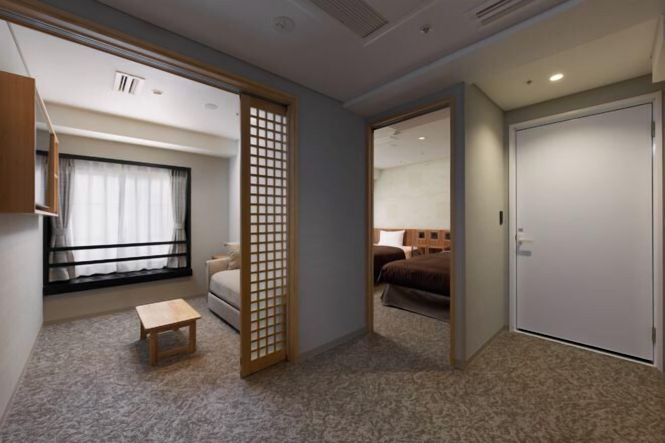 In-room safe, laptop workspace, iron/ironing board, free WiFi
