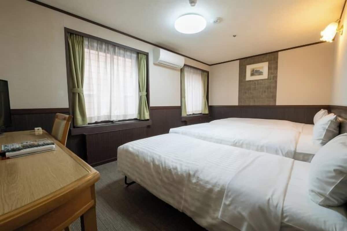 In-room safe, laptop workspace, iron/ironing board, free WiFi