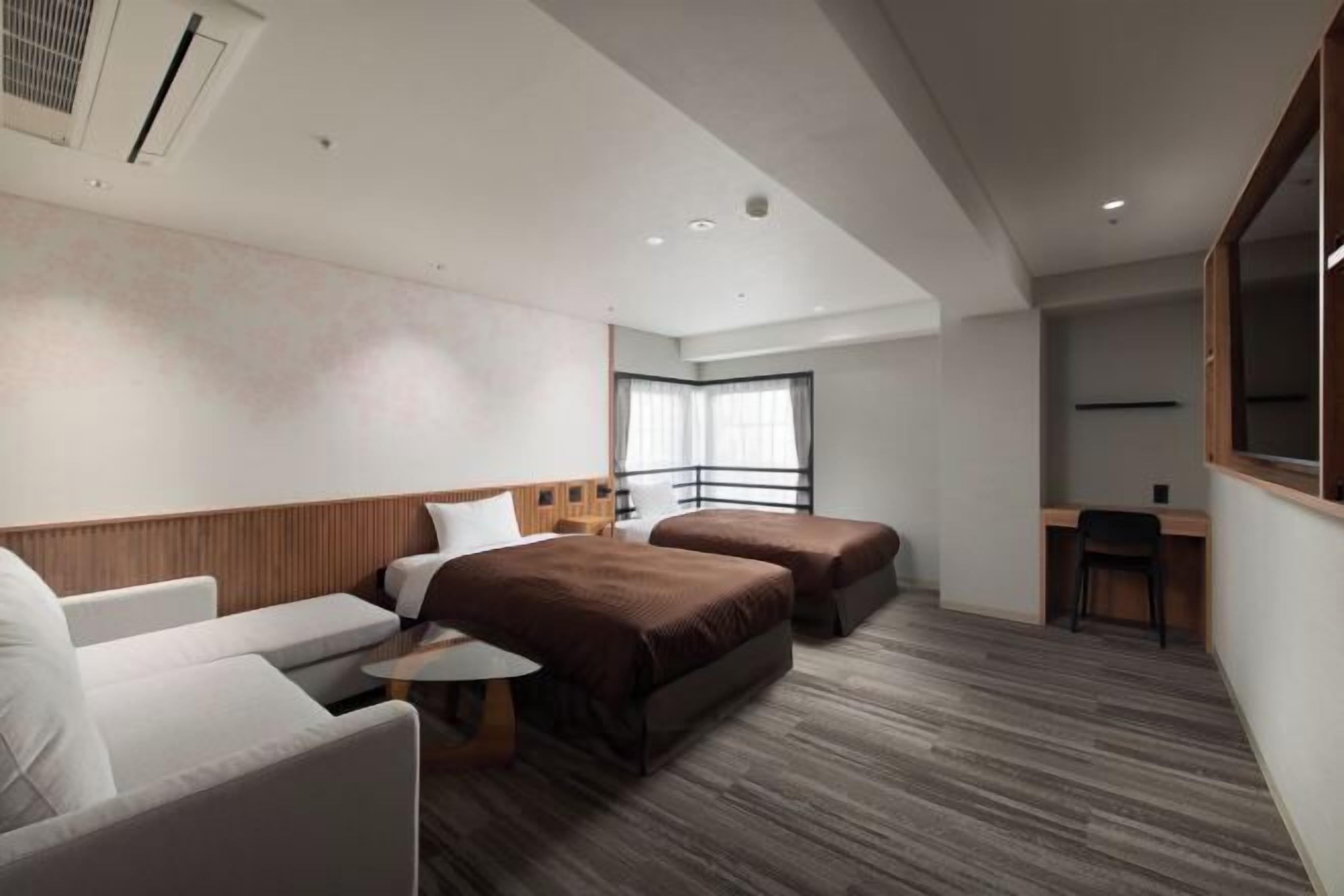 In-room safe, laptop workspace, iron/ironing board, free WiFi