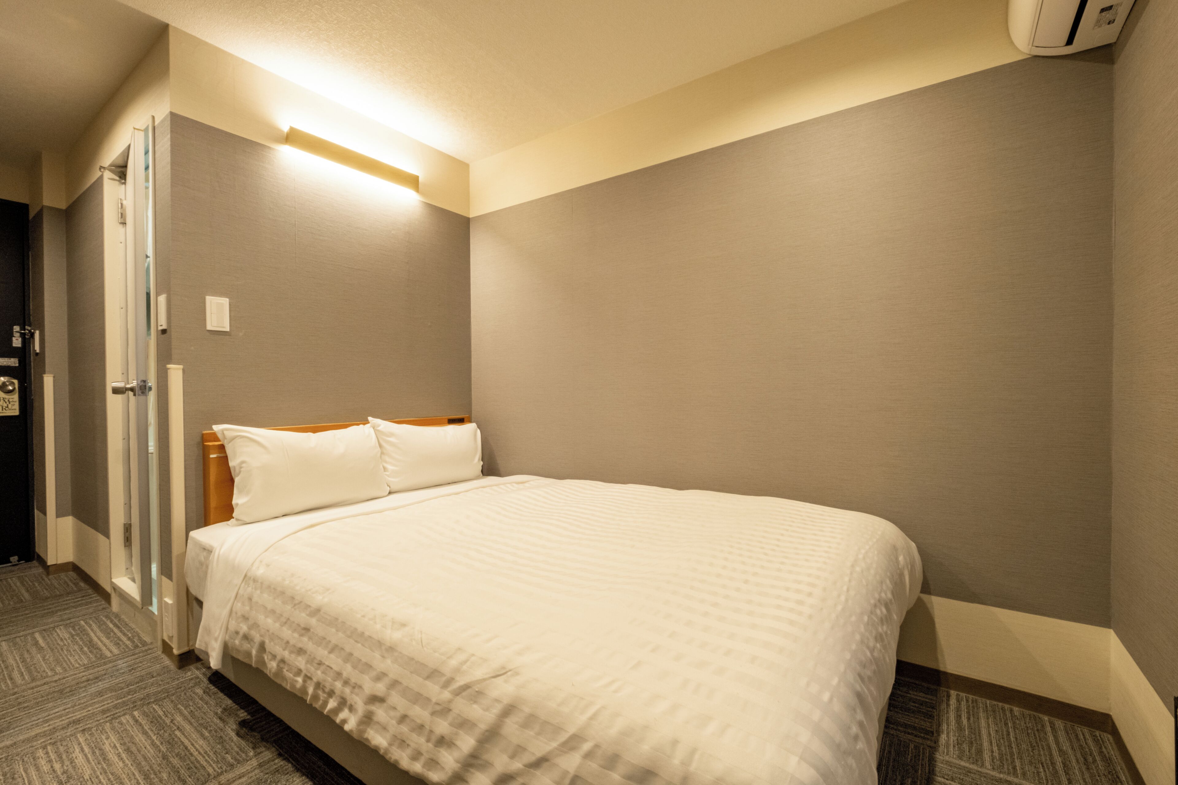 Double Room, 1 Double bed, Non Smoking | In-room safe, laptop workspace, iron/ironing board, free WiFi