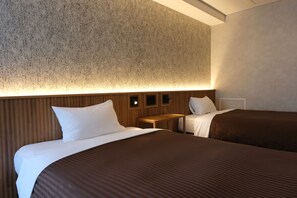 In-room safe, laptop workspace, iron/ironing board, free WiFi - Belmont Hotel (Tokyo)