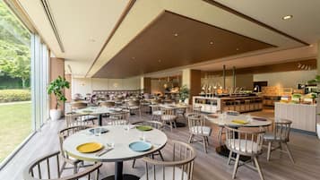 Breakfast and dinner served