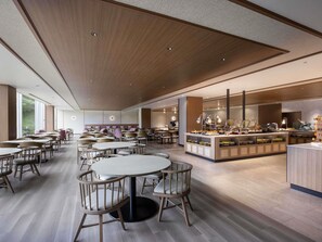 供應早餐和晚餐