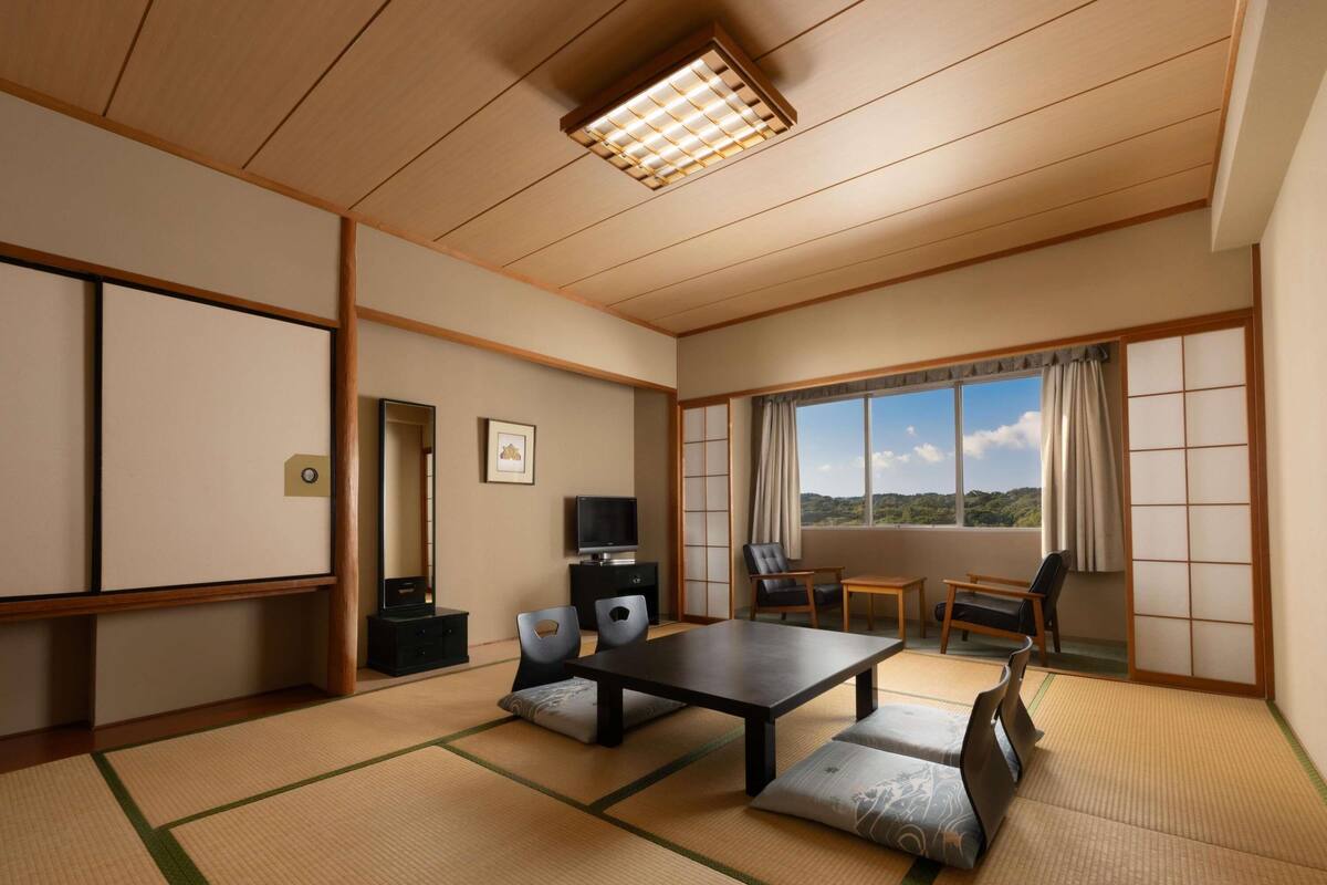 經典客房, 多張床 (Japanese Style) | 客房內保險箱、書桌、免費無線上網、床單