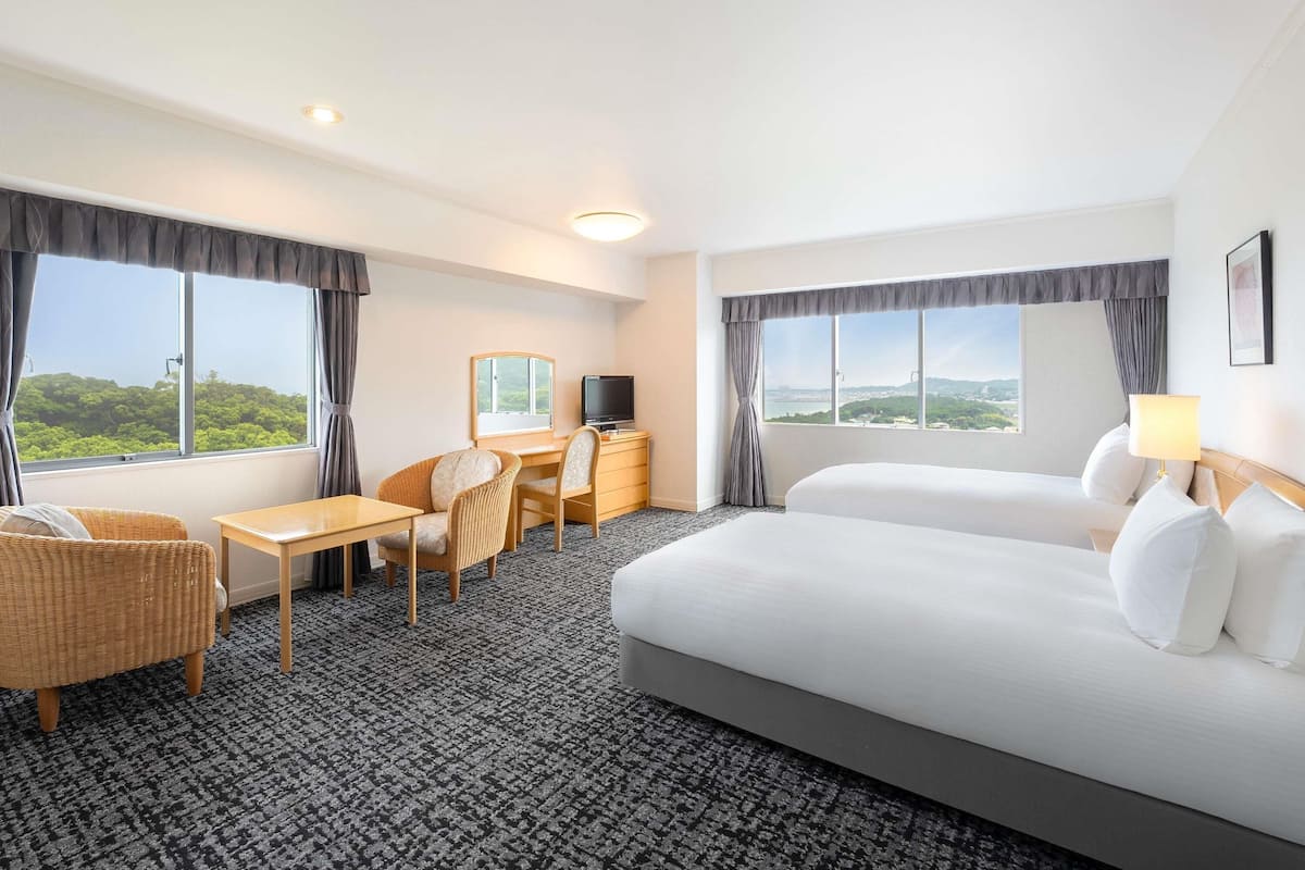 Deluxe Suite, Multiple Beds | In-room safe, desk, free WiFi, bed sheets