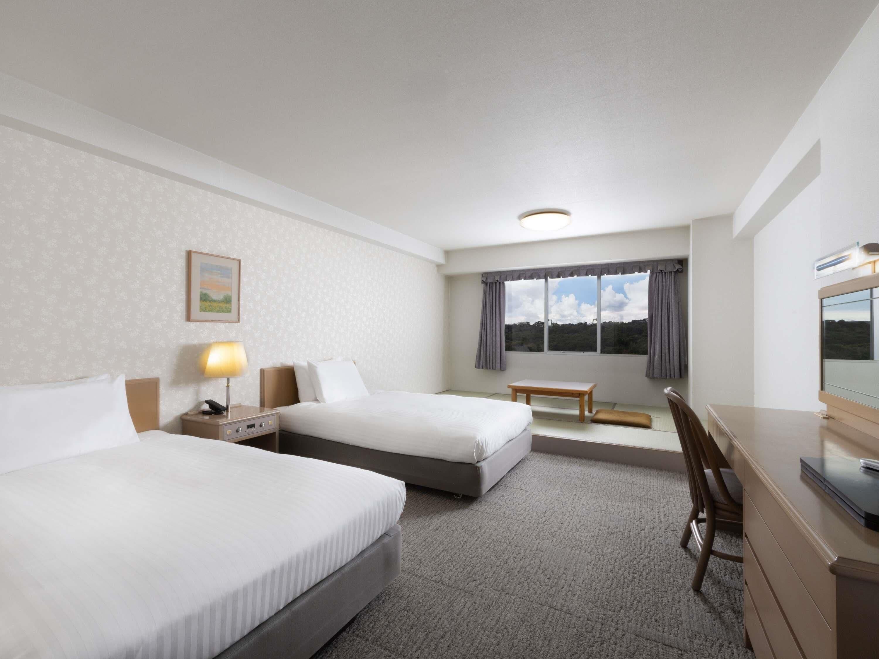 Klassieke kamer, Meerdere bedden (Japanese-Western Style) | Een kluis op de kamer, een bureau, gratis wifi, beddengoed