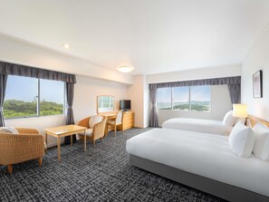 Deluxe Suite, Berbilang Katil | Peti besi dalam bilik, meja, Wi-fi percuma, cadar katil 