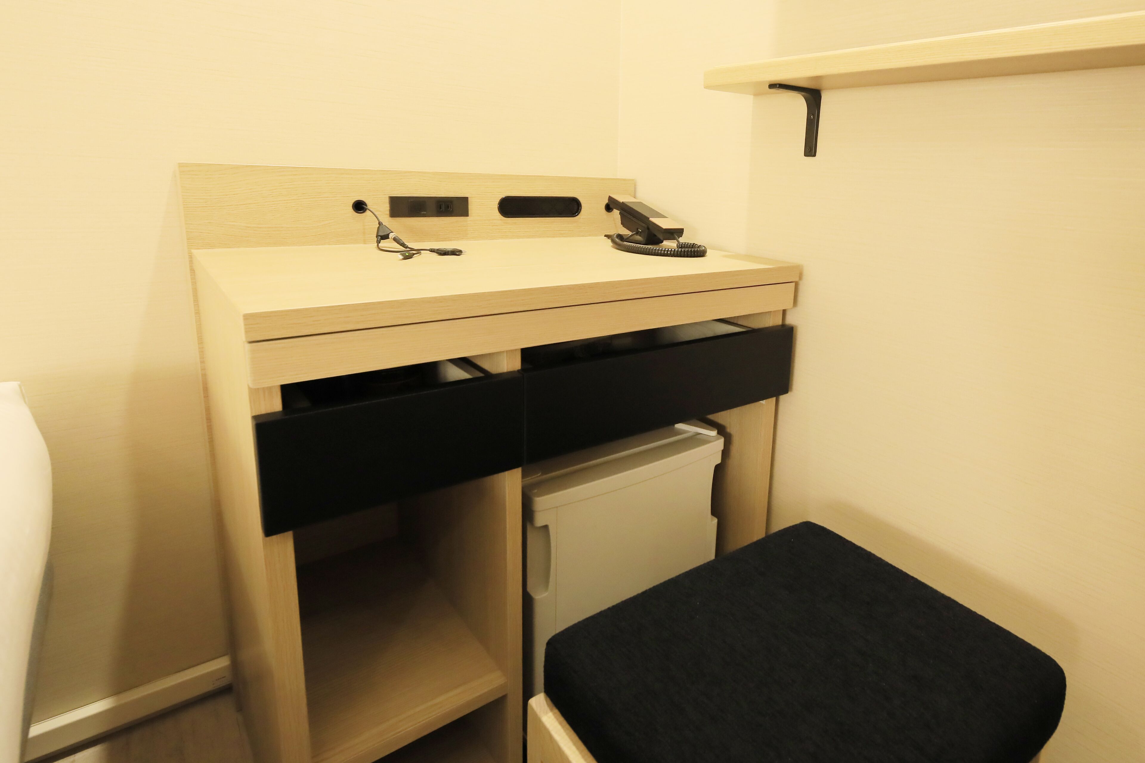 down duvets, individually decorated, individually furnished, desk