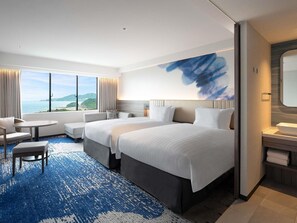 Superior-huone, useita sänkyjä, valtamerinäköala | Tallelokero huoneessa, työpöytä