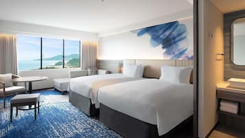Superior Room, Berbilang Katil, Ocean View | Peti besi dalam bilik, meja, ruang kerja komputer riba