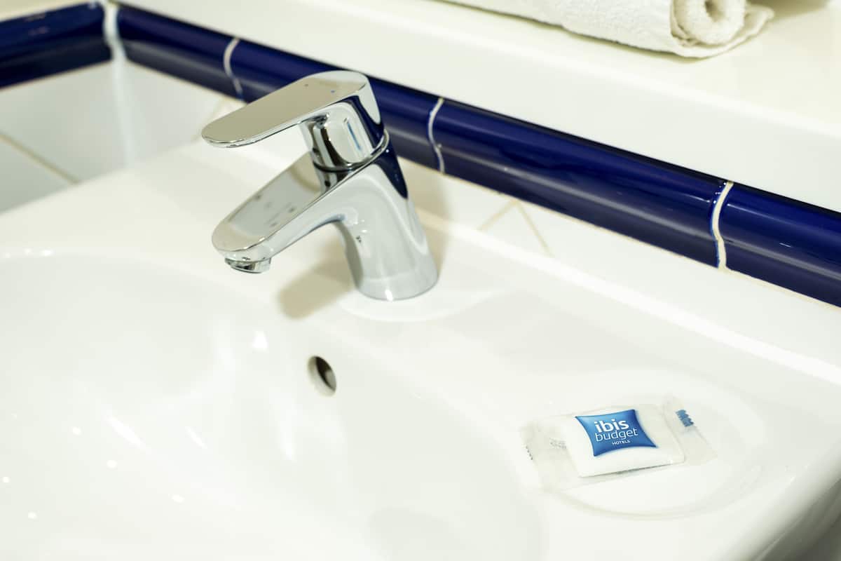 in-room safe, desk, laptop workspace, blackout curtains