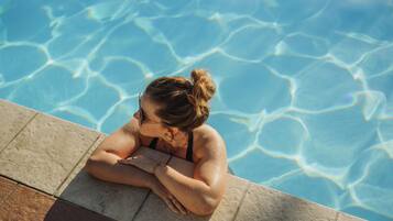 Piscine extérieure (ouverte en saison)