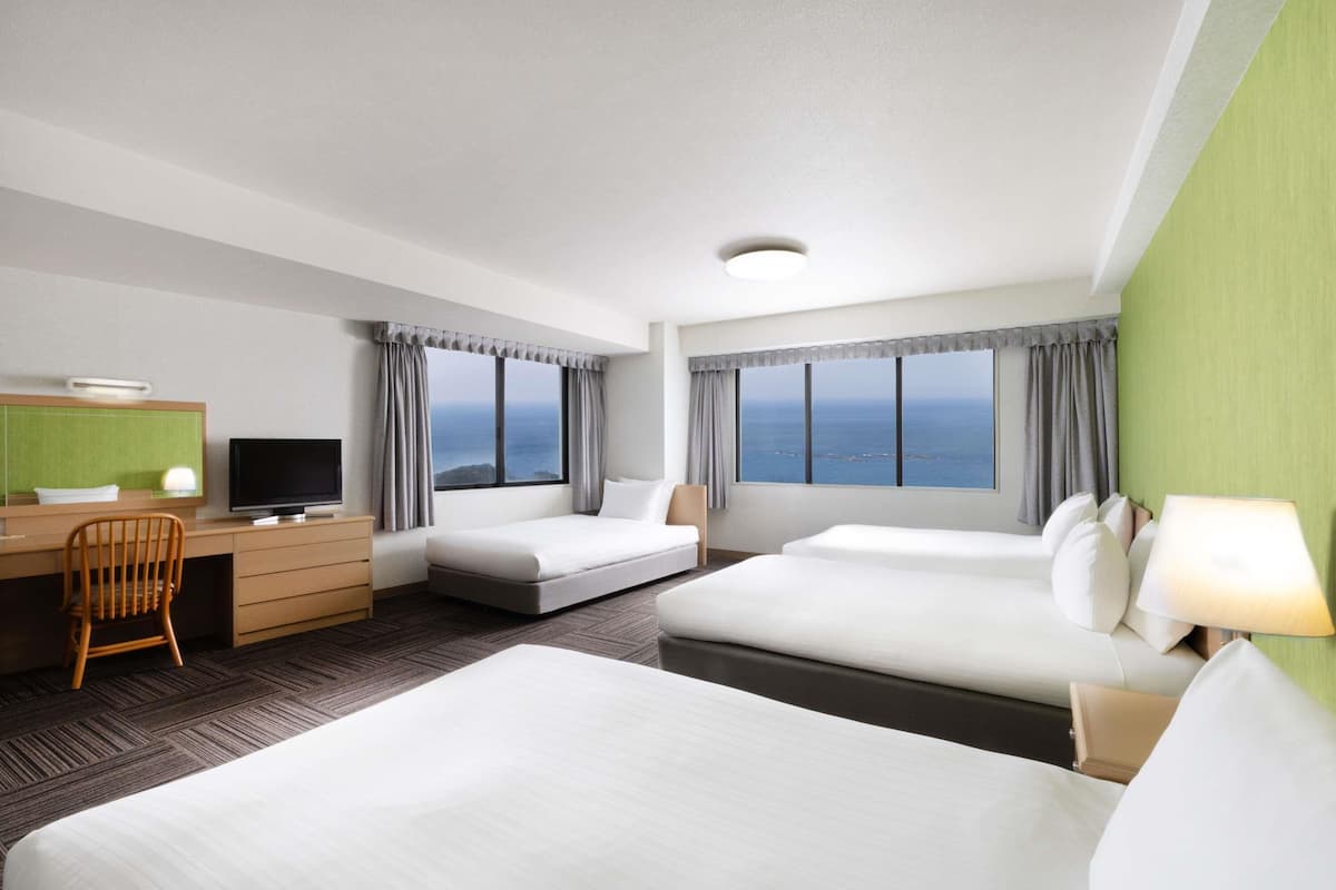 in-room safe, desk, laptop workspace, blackout curtains