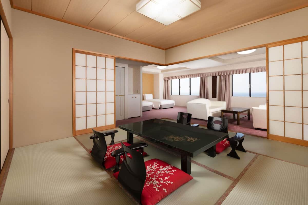 Caja de seguridad en la habitación y escritorio