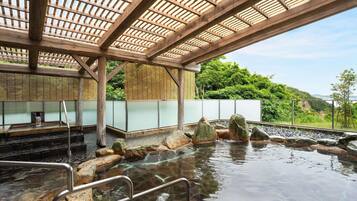 Caja de seguridad en la habitación y escritorio