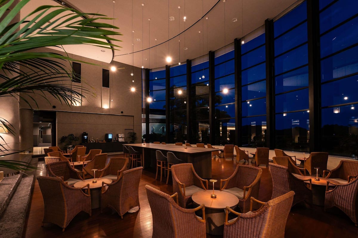 Caja de seguridad en la habitación y escritorio