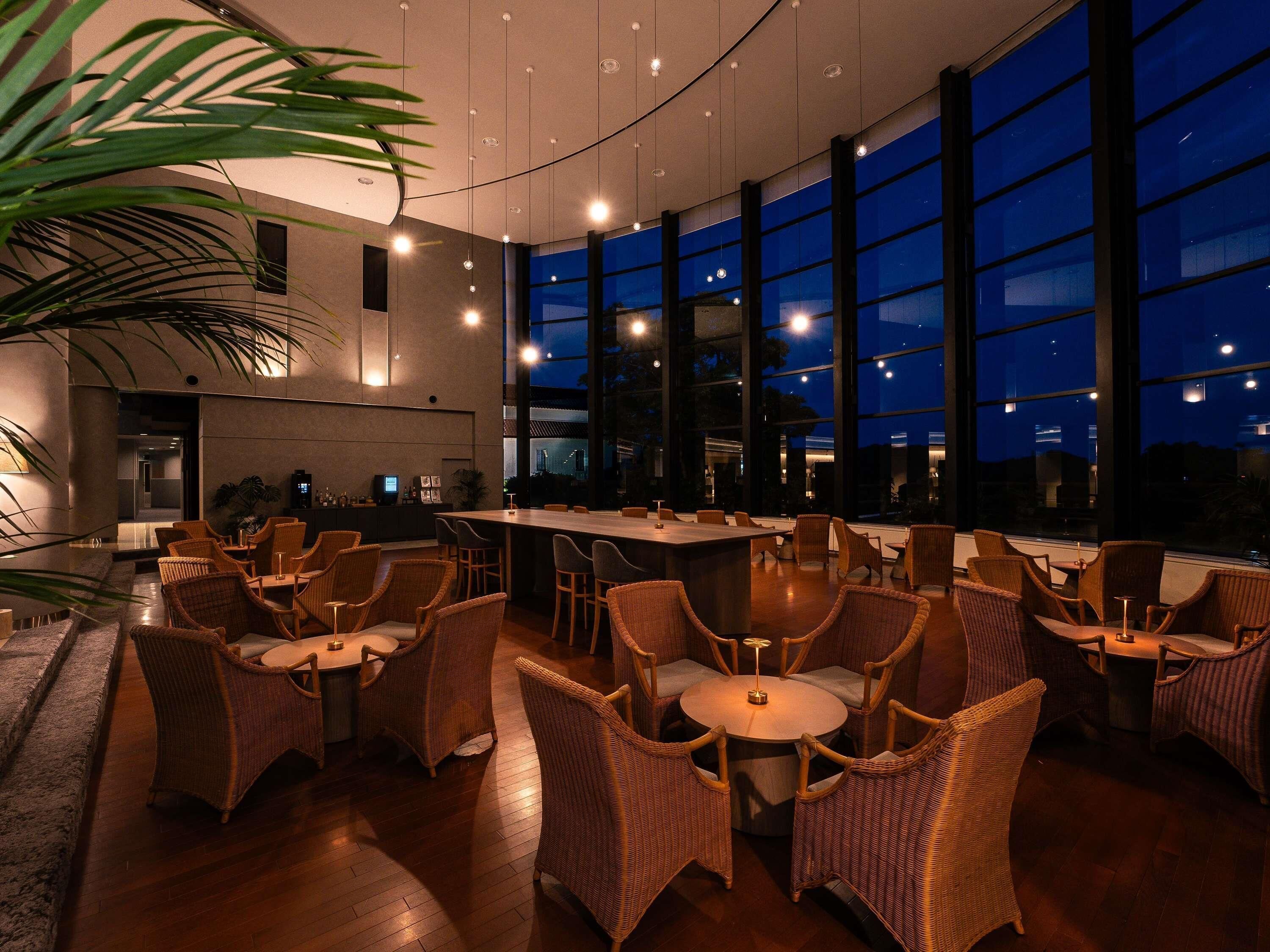 Caja de seguridad en la habitación y escritorio 