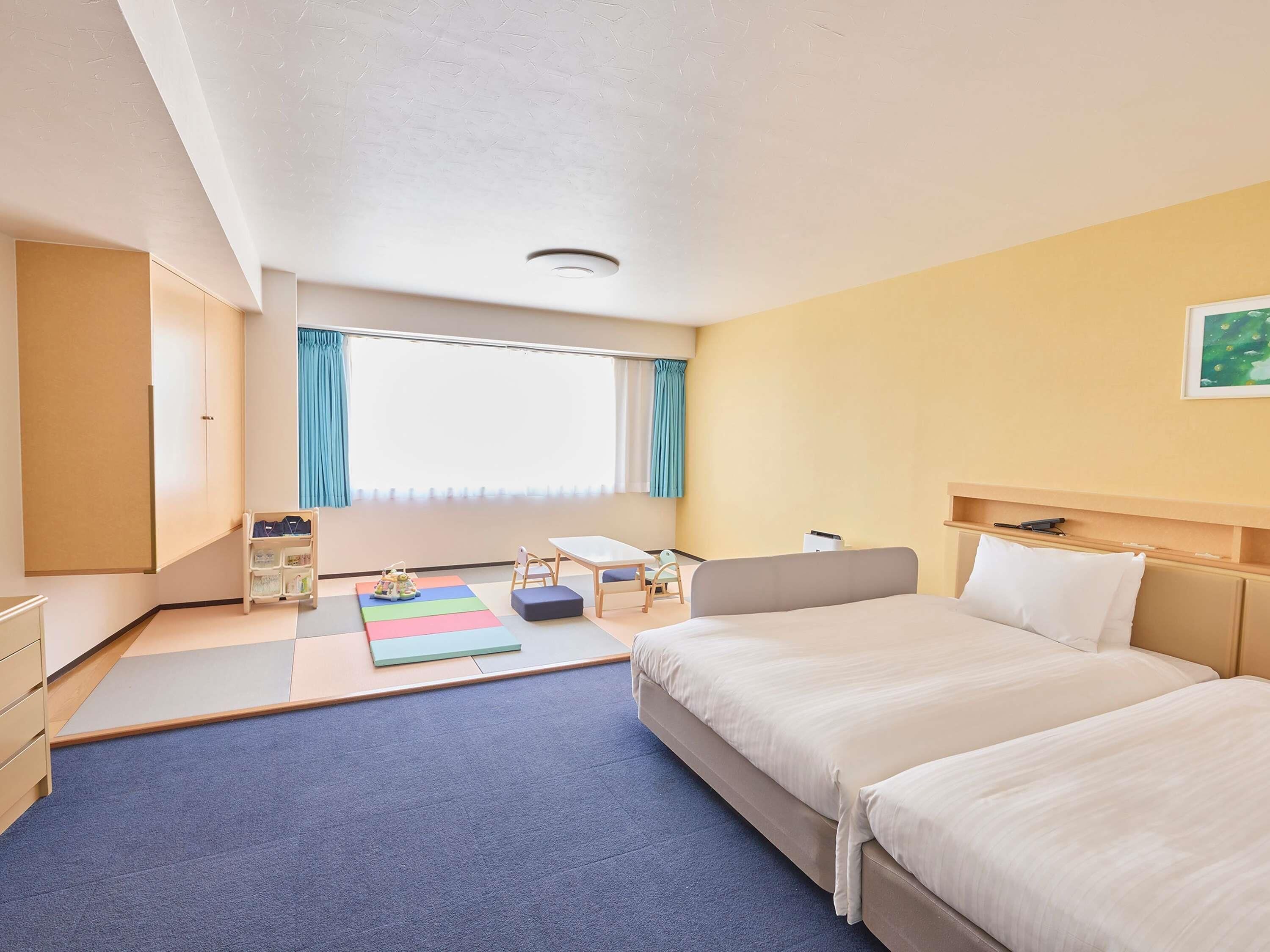 Phòng phong cách cổ điển, nhiều giường, quang cảnh biển | Két bảo mật tại phòng, bàn, khu vực làm việc phù hợp cho laptop 