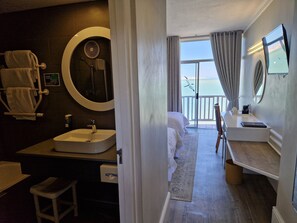Comfort Twin Room | Egyptian cotton sheets, premium bedding, Select Comfort beds - Lüderitz Nest Hotel (Luderitz)