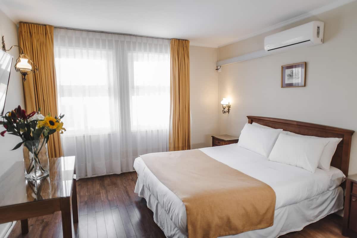 1 chambre, literie de qualité, couette en duvet