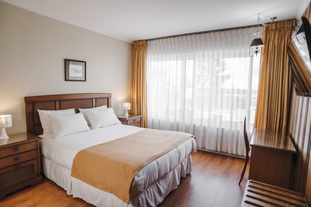 1 chambre, literie de qualité, couette en duvet