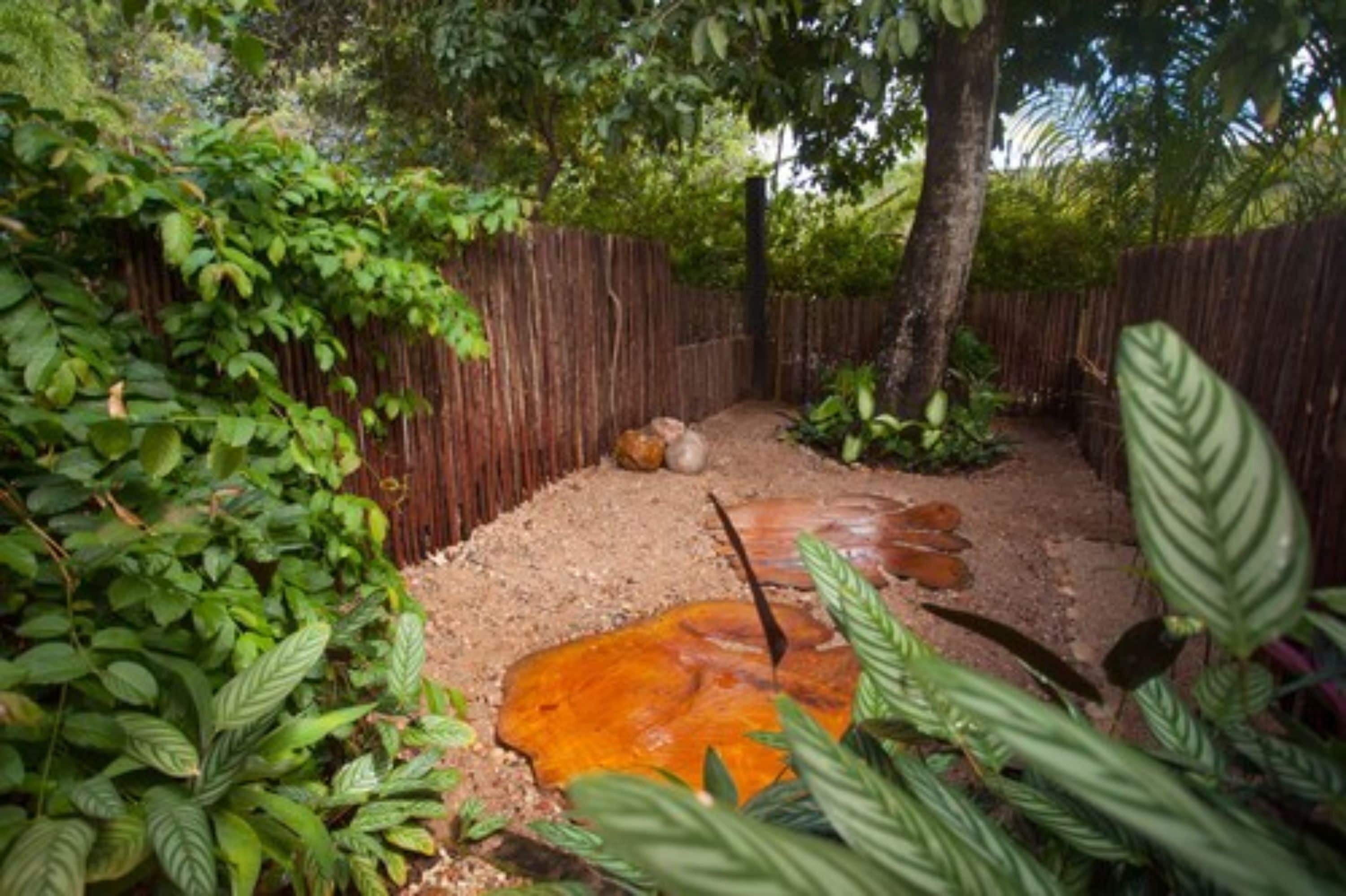 room (serra) | property grounds