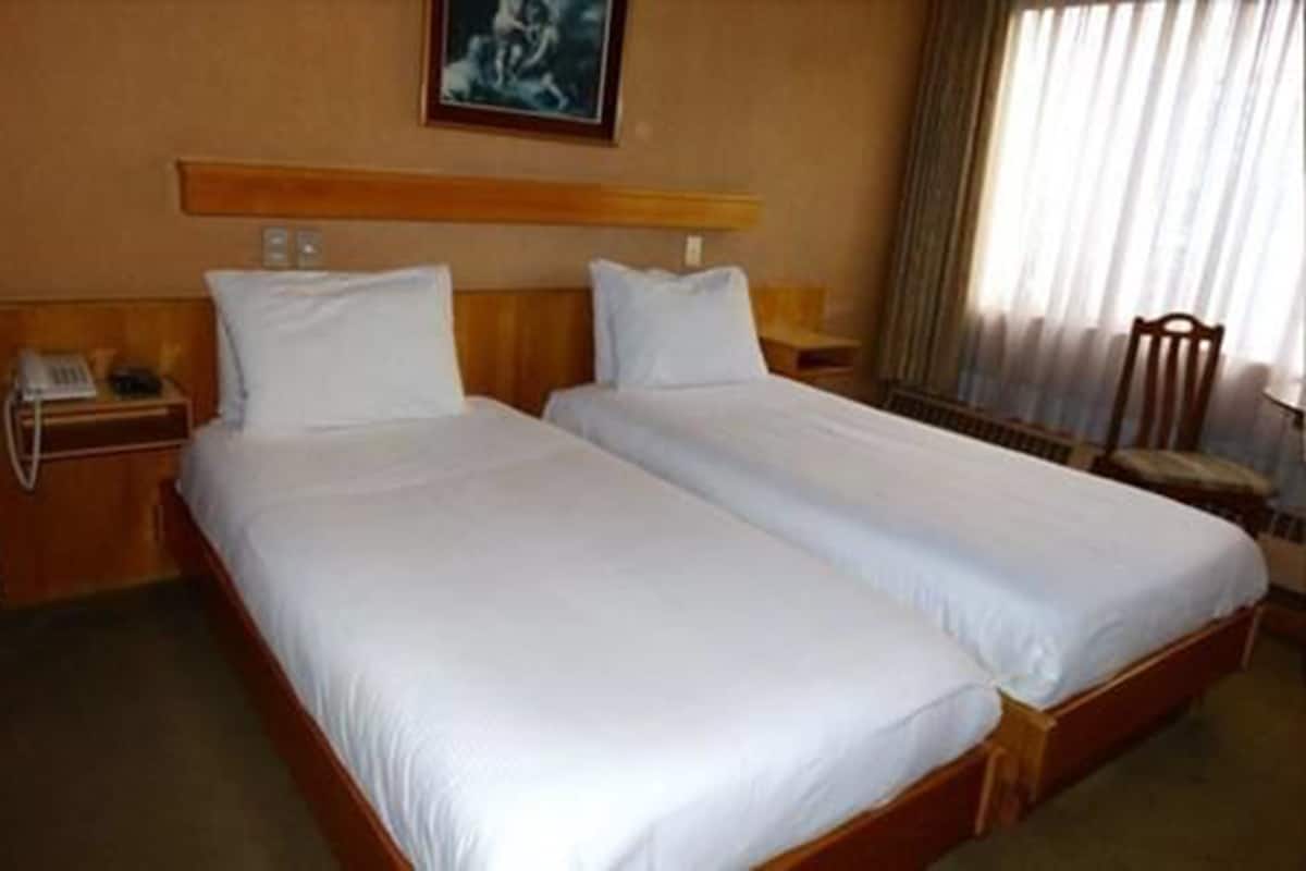 In-room safe, desk, free WiFi